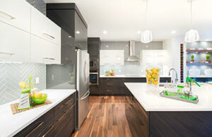 Estate Home Kitchen by Homes by Avi